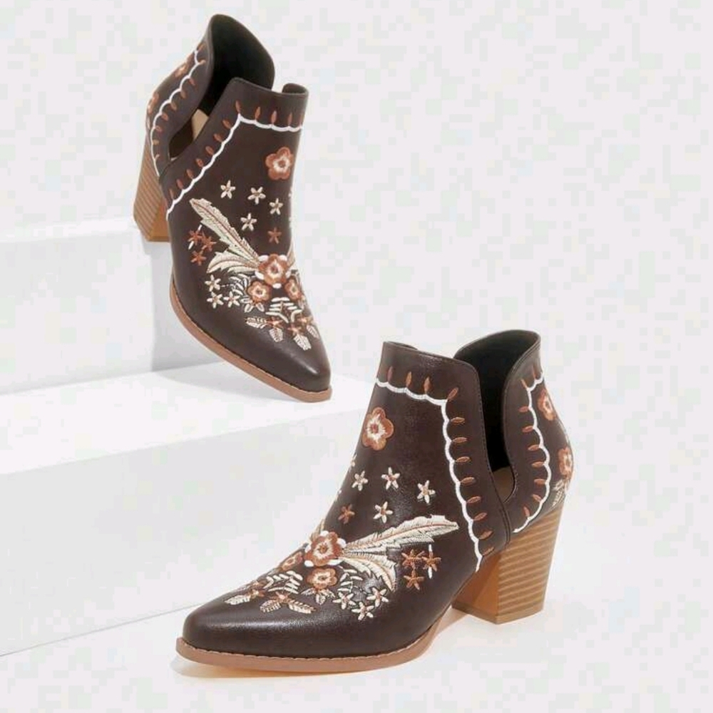 Fashionable Embroidered Ankle Western Boots For Summer Vacation Shoes - Picture 3 of 4